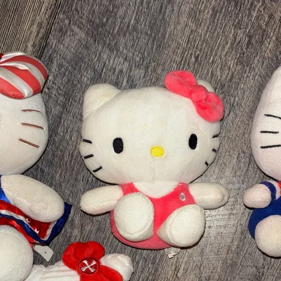 Hello Kitty Plush Bundle 5 pieces - Picture 3 of 6